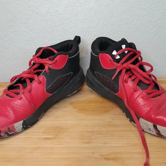 Under Armour Youth Red Size 7Y Camo Soles Basketball Sneakers Shoes
