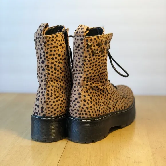 Union Bay Kamo chunky Cheetah print fuzzy platform Combat Boots. NWOT. Sz 7