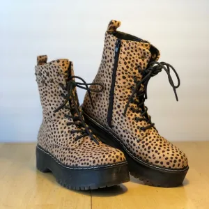Union Bay Kamo chunky Cheetah print fuzzy platform Combat Boots. NWOT. Sz 7