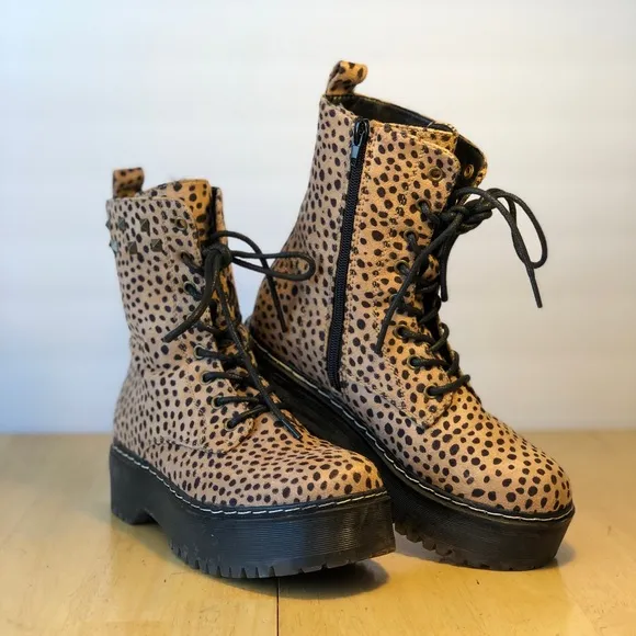 Union Bay Kamo chunky Cheetah print fuzzy platform Combat Boots. NWOT. Sz 7