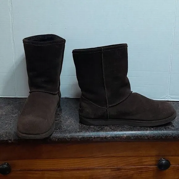 Unisex Emu Waterproof Boots...EUC Size 9/W Size 8/ M.