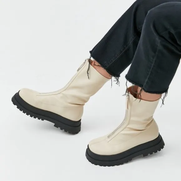 Urban Outfitters cream Zola platform boots NIB last pair size 9