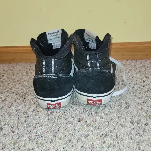 Vans Men’s Sneakers Size 9.5 Black Classic High Top Skater Off the Wall Suede