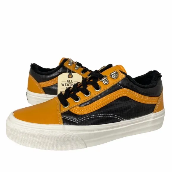 Vans Old Skool MTE Apricot / Black Sneakers Size 8