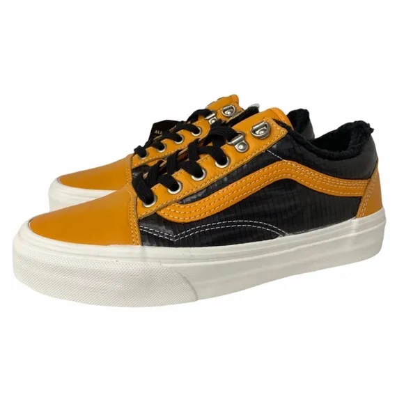 Vans Old Skool MTE Apricot / Black Sneakers Size 8