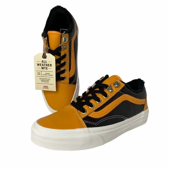 Vans Old Skool MTE Apricot / Black Sneakers Size 8