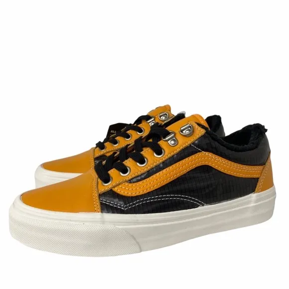 Vans Old Skool MTE Apricot / Black Sneakers Size 8