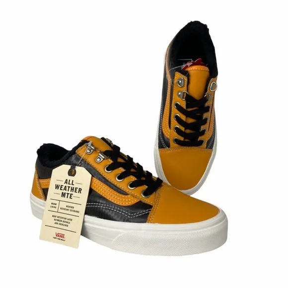 Vans Old Skool MTE Apricot / Black Sneakers Size 8