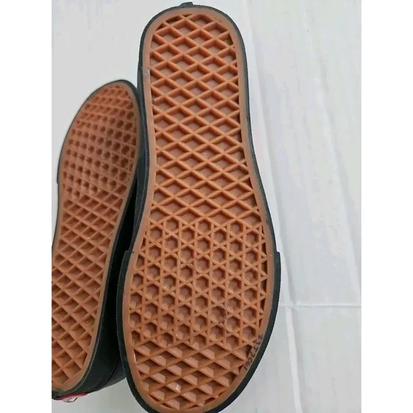 VANS Refract Rainbow Black Skater Shoes Men's 5 Women's 6.5 Unisex Pride NWT