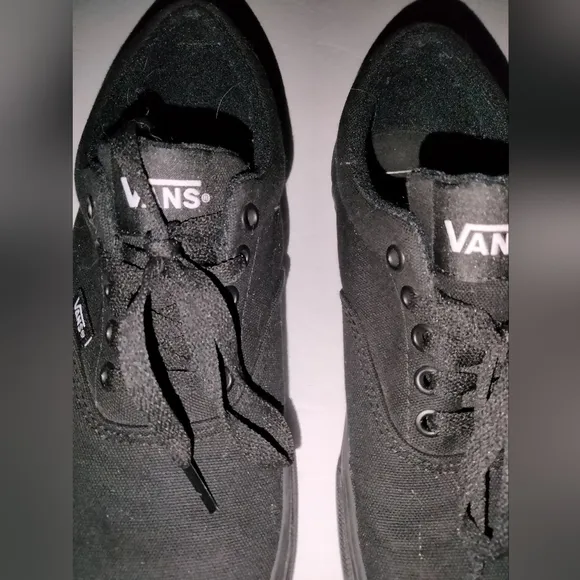 Vans (Size 9.5) Men's Black Classic Lace-up Low Top Skater Sneakers