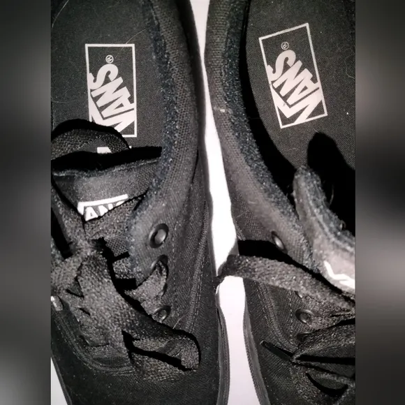 Vans (Size 9.5) Men's Black Classic Lace-up Low Top Skater Sneakers