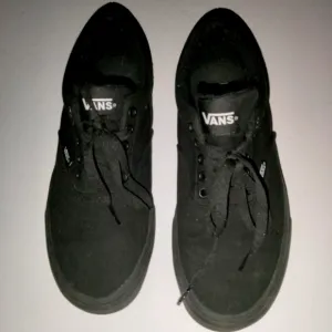 Vans (Size 9.5) Men's Black Classic Lace-up Low Top Skater Sneakers