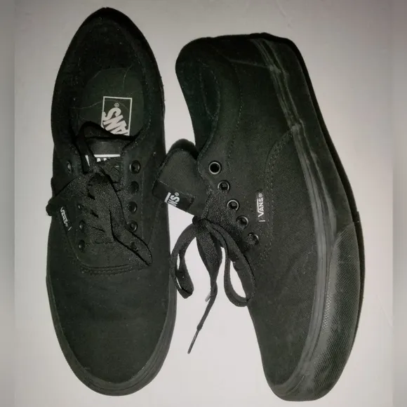 Vans (Size 9.5) Men's Black Classic Lace-up Low Top Skater Sneakers