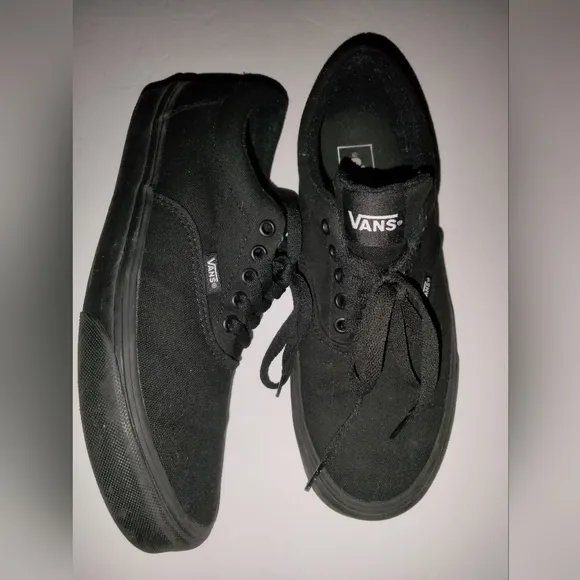 Vans (Size 9.5) Men's Black Classic Lace-up Low Top Skater Sneakers