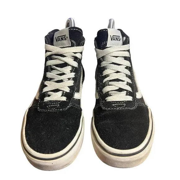 Vans SK8-Hi Black &amp; White High Top Suede Sneakers Men’s 6.0 / Women’s 7.5
