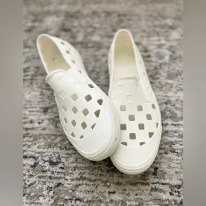 Vans Trek Slip-On Waterproof Sneakers Mens size 11 Surfer Skater Hiking cream