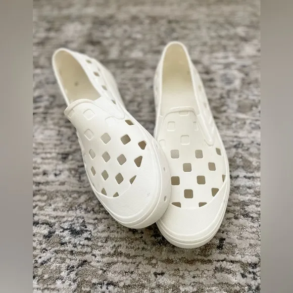 Vans Trek Slip-On Waterproof Sneakers Mens size 11 Surfer Skater Hiking cream
