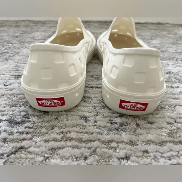 Vans Trek Slip-On Waterproof Sneakers Mens size 11 Surfer Skater Hiking cream