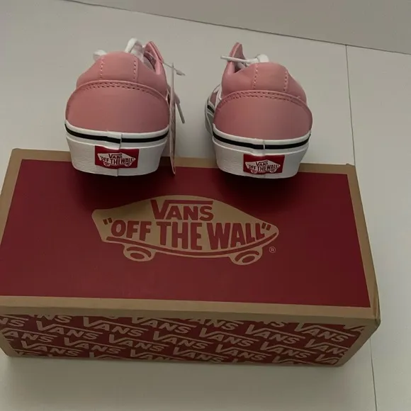 VANS Ward canvas size 4 (MY), pink /white. Signature waffle sole, textile upper