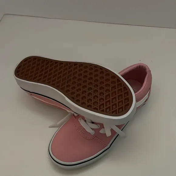VANS Ward canvas size 4 (MY), pink /white. Signature waffle sole, textile upper
