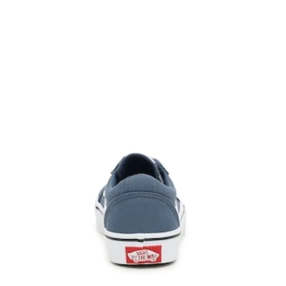 Vans Youth iconic side stripe, these Vans Ward sneakers give them classic skater