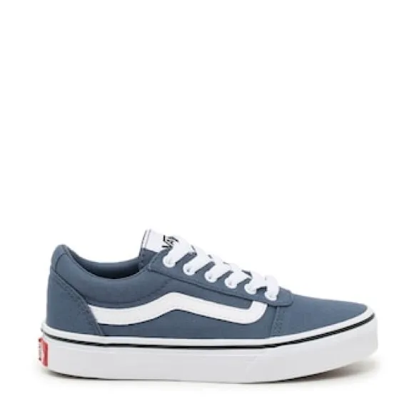 Vans Youth iconic side stripe, these Vans Ward sneakers give them classic skater