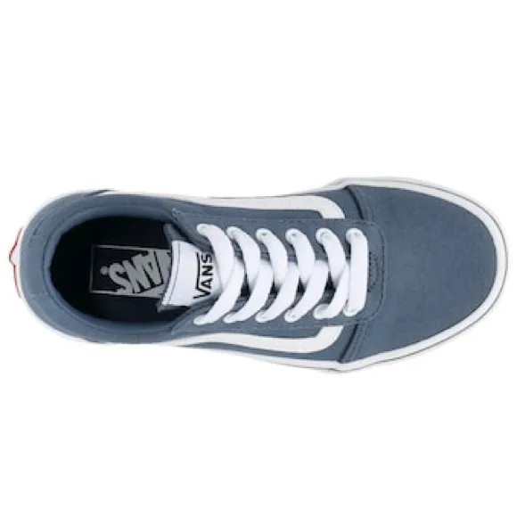Vans Youth iconic side stripe, these Vans Ward sneakers give them classic skater
