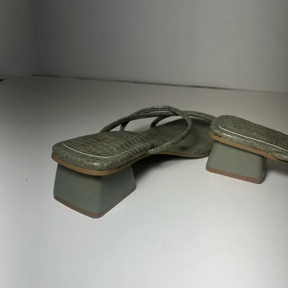 VEGAN LEATHER SANDALS