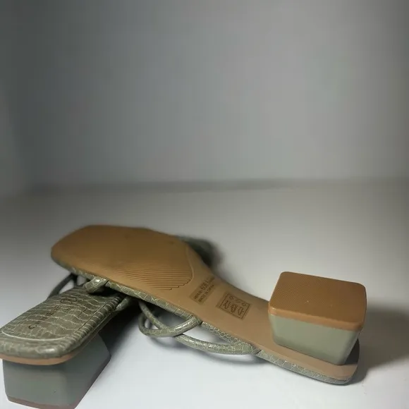 VEGAN LEATHER SANDALS