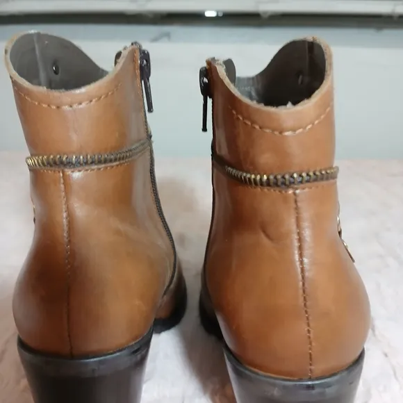 Vero Cuoio Brown Heeled Boots with Leather Finish