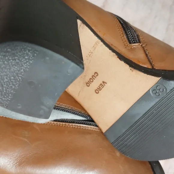 Vero Cuoio Brown Heeled Boots with Leather Finish