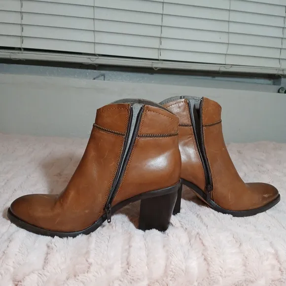 Vero Cuoio Brown Heeled Boots with Leather Finish