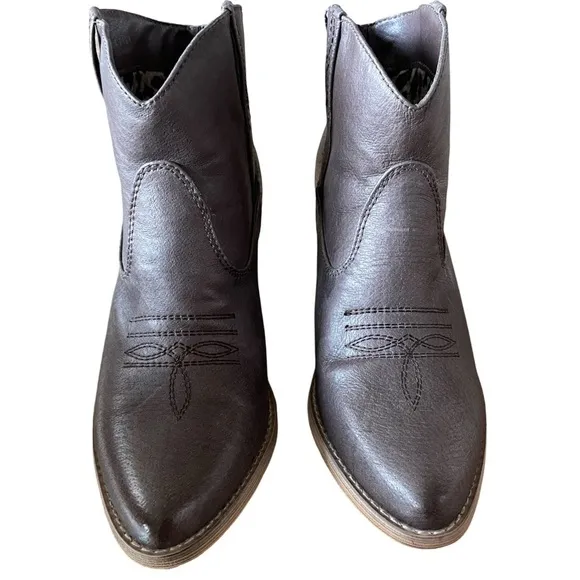 Very Volatile Brown Banjo Bootie Size 9