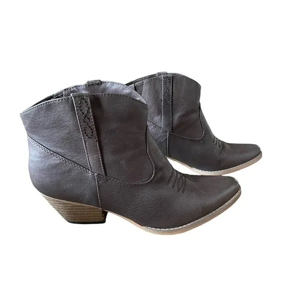 Very Volatile Brown Banjo Bootie Size 9