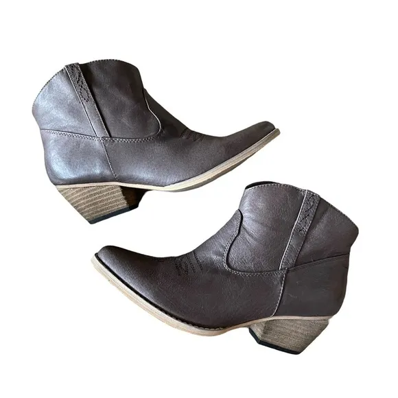 Very Volatile Brown Banjo Bootie Size 9