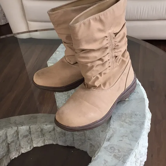 Very warm Waterproof micro fabric winter boots, size 7