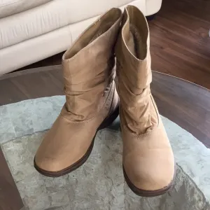 Very warm Waterproof micro fabric winter boots, size 7