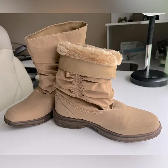 Very warm Waterproof micro fabric winter boots, size 7