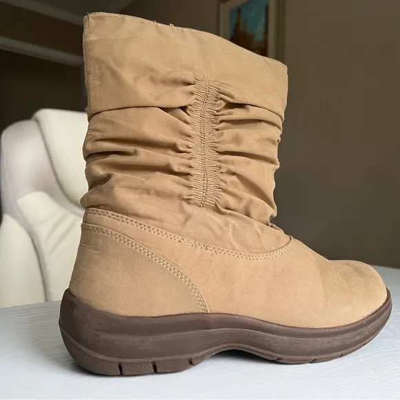 Very warm Waterproof micro fabric winter boots, size 7