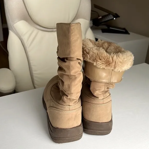 Very warm Waterproof micro fabric winter boots, size 7