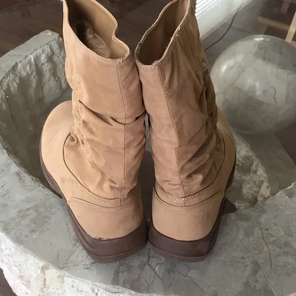 Very warm Waterproof micro fabric winter boots, size 7