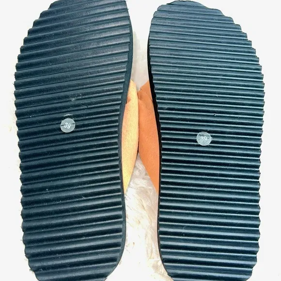 Vicenza Anthropologie Suede Thong Sandals Sz. 8/39 NIB