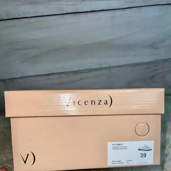 Vicenza Anthropologie Suede Thong Sandals Sz. 8/39 NIB