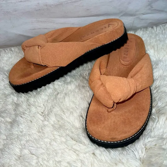 Vicenza Anthropologie Suede Thong Sandals Sz. 8/39 NIB