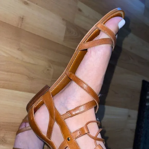 VINCE CAMUTO Brown Lace Up Gladiator Sandals VINCE CAMUTO Gladiator Sandals