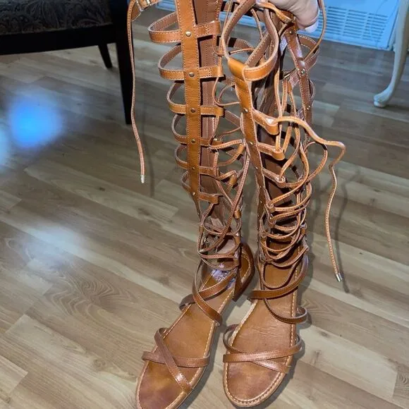 VINCE CAMUTO Brown Lace Up Gladiator Sandals VINCE CAMUTO Gladiator Sandals