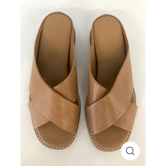 Vince. Tan leather sandals Size 7.5 M