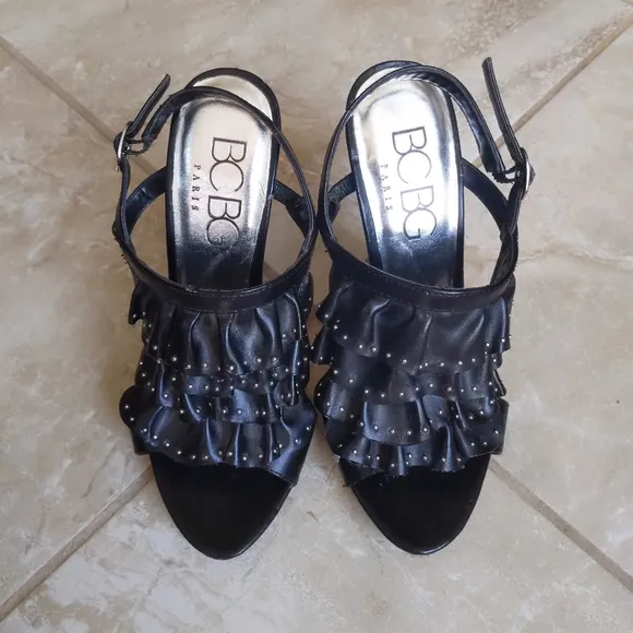 Vintage 🎉HP🎉 BCBG Paris Leather Studded Ruffle Front High Heel Sandals 6M