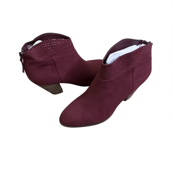 Violet &amp; Red Burgundy Ankle Boots with Pointed Toe and Cut-Out Design. Size 8