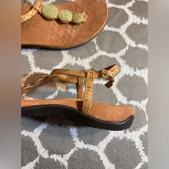 Vionic Gold Tan Sandals cork style straps w gold accents summer beach comfort